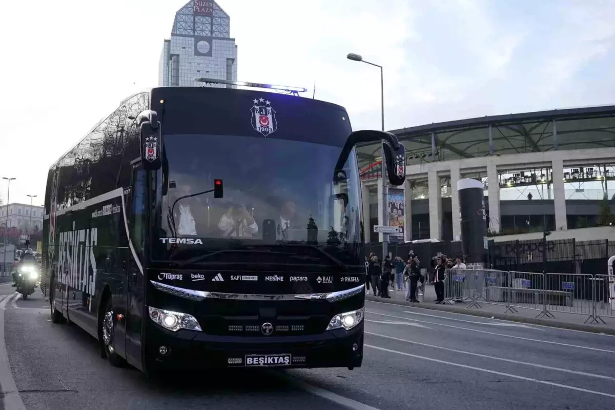 Beşiktaş-Galatasaray Maçı İçin Stadyuma Ulaştı