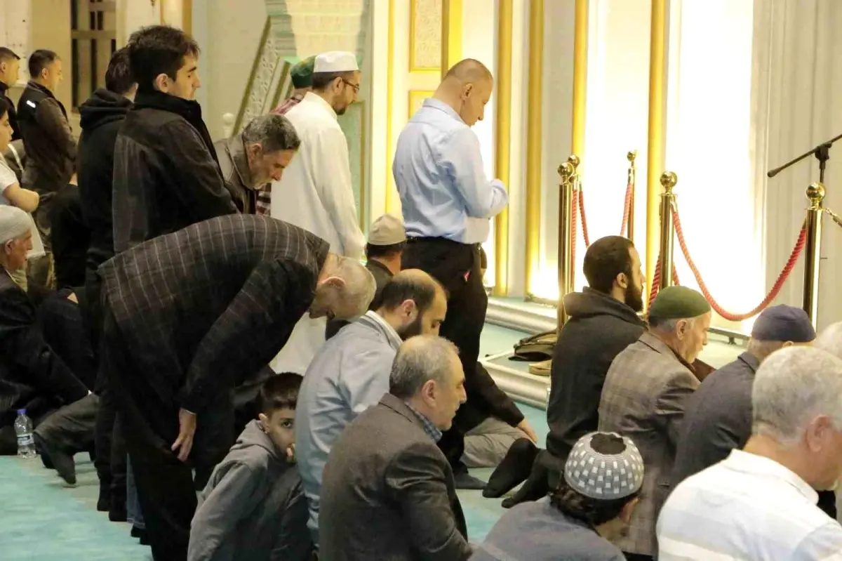Diyarbakır’da Son Teravih Coşkusu