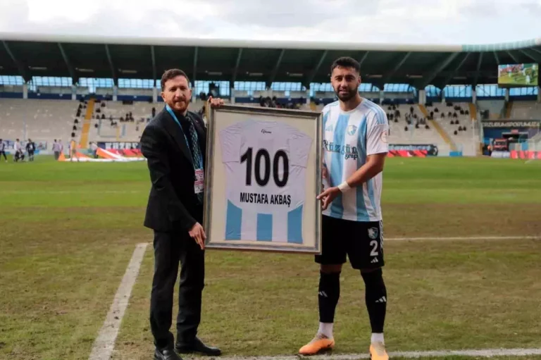 Mustafa Akbaş’a 100. Maç Kutlaması