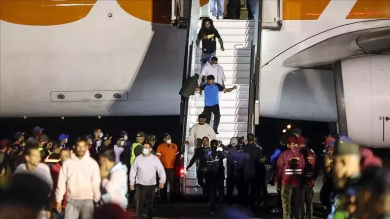 ABD’den Sınır Dışı Edilen 318 Venezuelalı Ülkesine Döndü