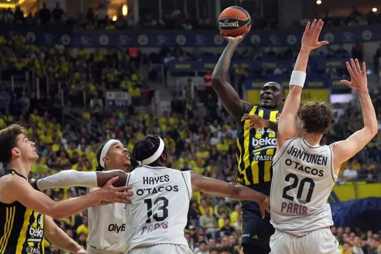 Adım adım Final Four’a! Fenerbahçe Beko, Paris Basket’i 89-72 yendi