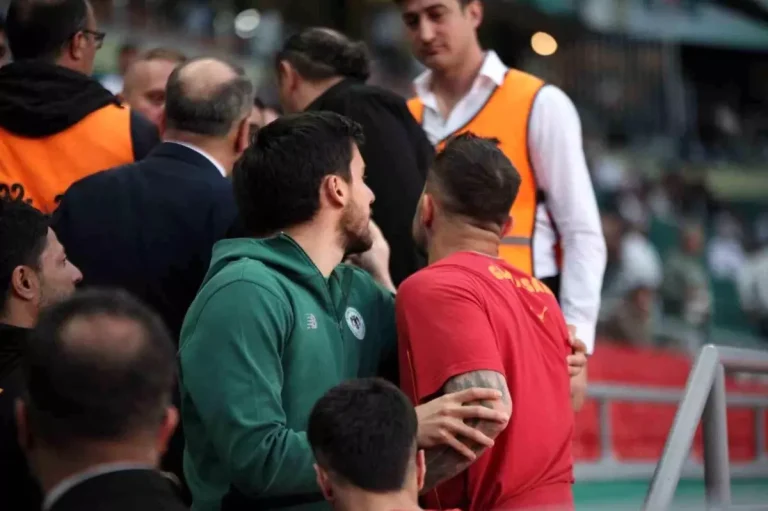 Bardakcı ve Konyaspor Taraftarları Arasında Tartışma