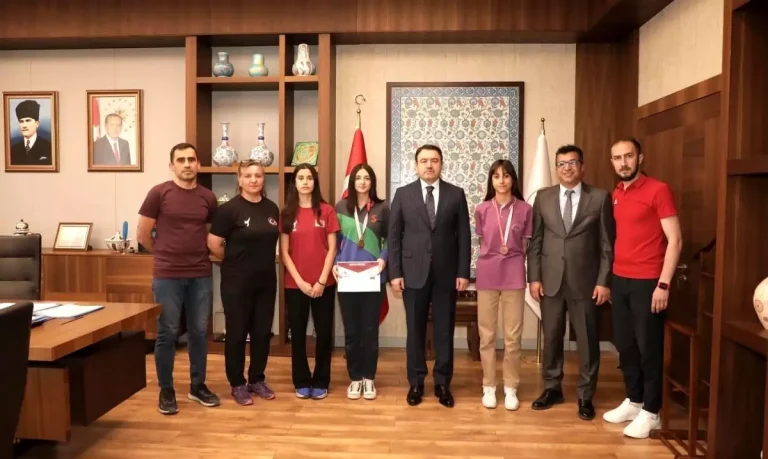 Başarılı Taekwondo Sporcuları Vali Işın’dan Teşekkür Aldı