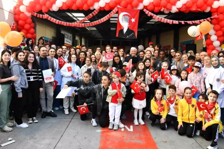 Beşiktaş Kadın Futbol Takımı’ndan Çocuklara Bayram Sevinci
