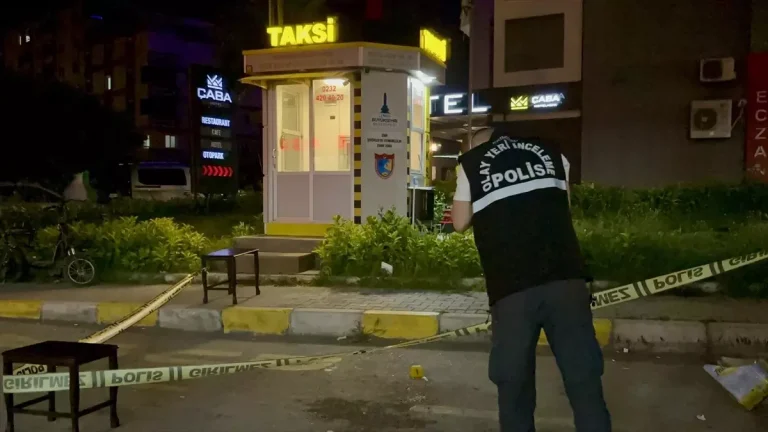 Buca’da Bıçaklı Kavga: 2 Yaralı