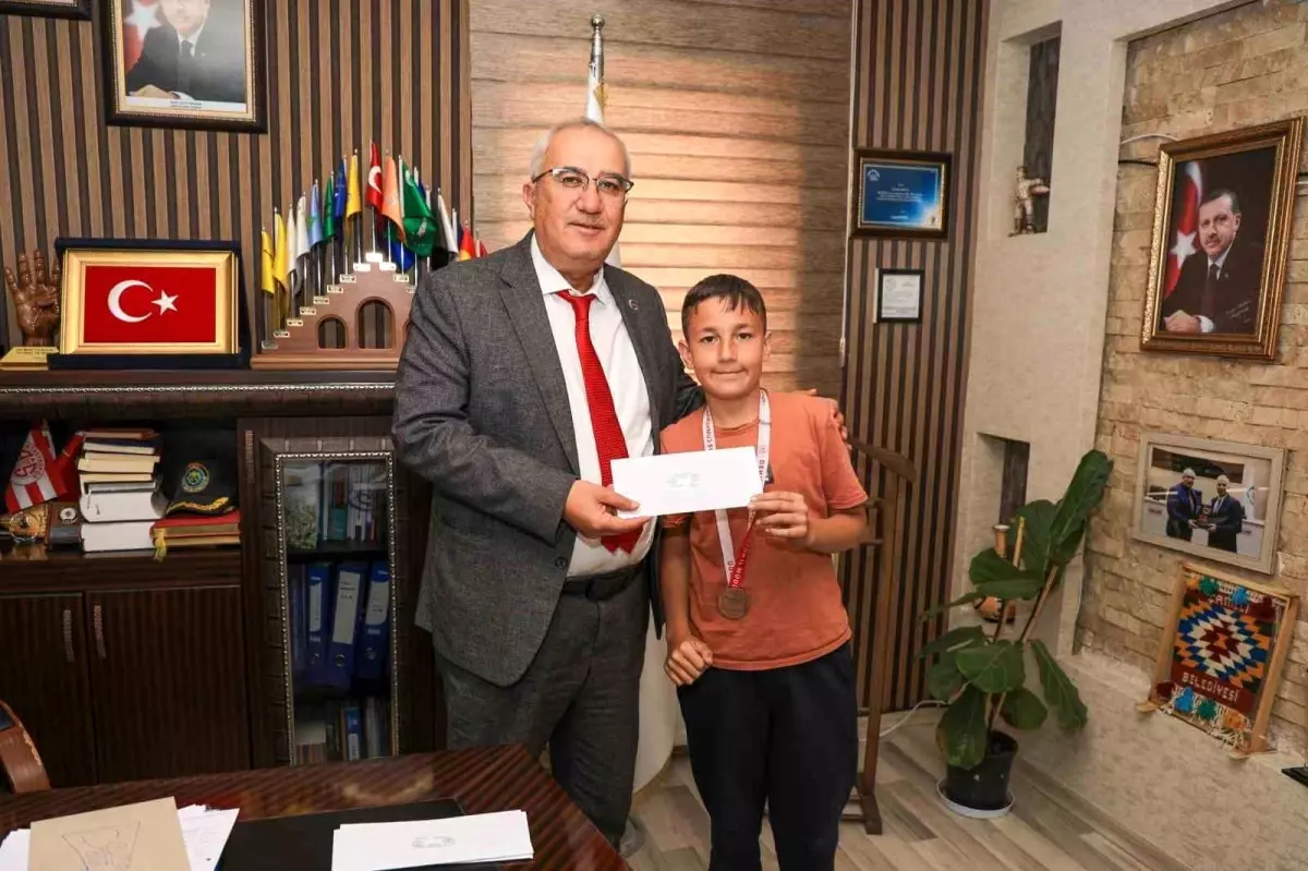 Çameli’nin Genç Sporcuları 23 Nisan Tenis Turnuvası’nda Başarı Elde Etti