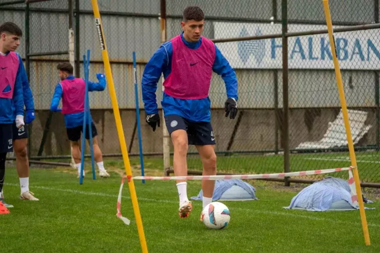 Çaykur Rizespor Trabzonspor Maçına Hazırlanıyor