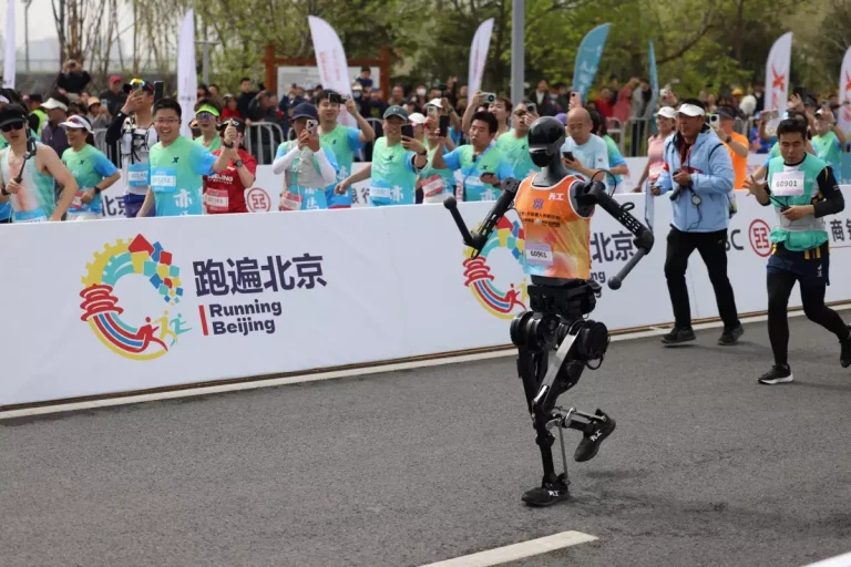 Çin’de Robotlar Yarı Maratonda Yarıştı