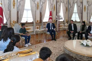 Çocuklar İstanbul’da Beşiktaş Stadı’na Gitmek İstiyor