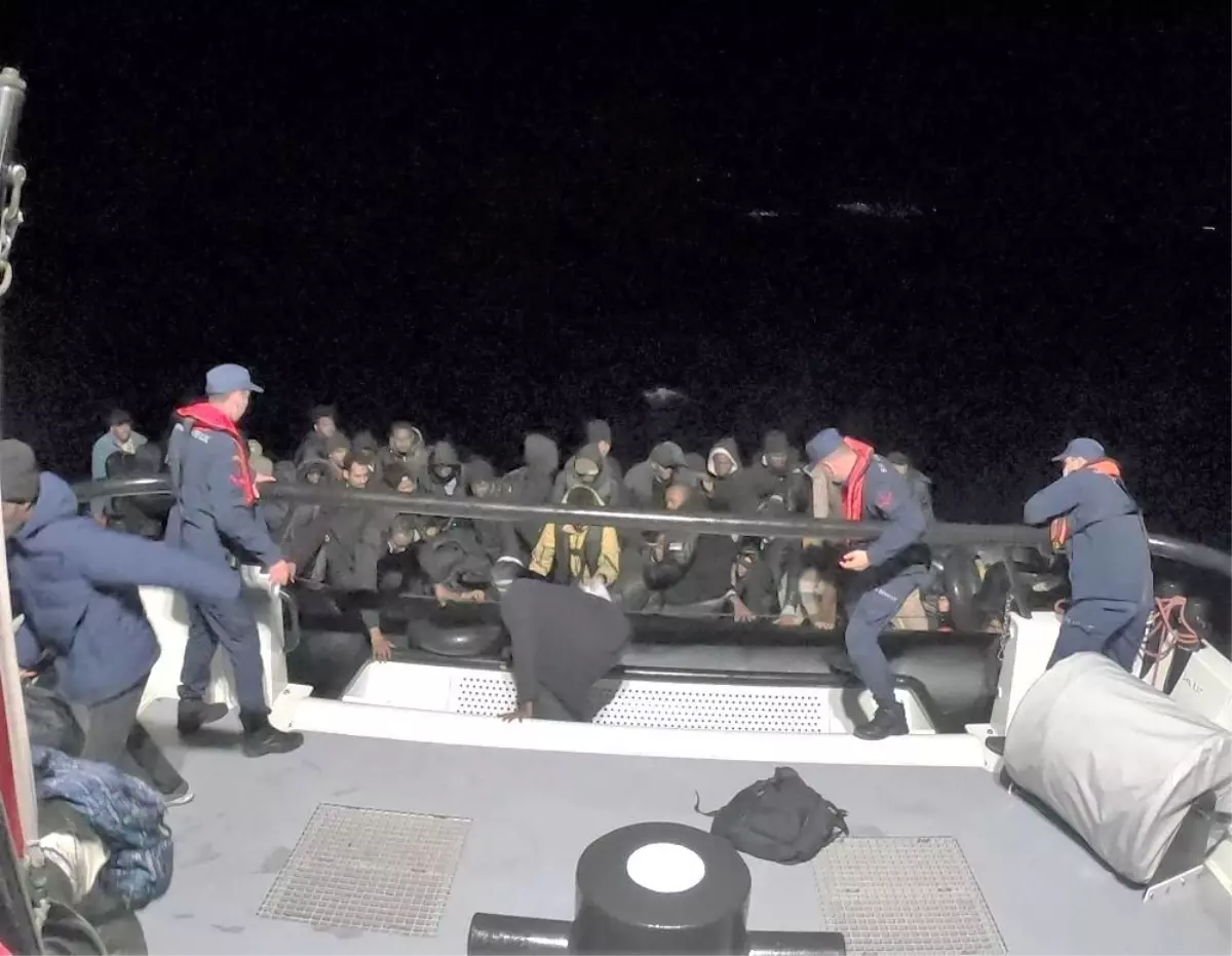 Dikili’de 46 Düzensiz Göçmen Yakalandı