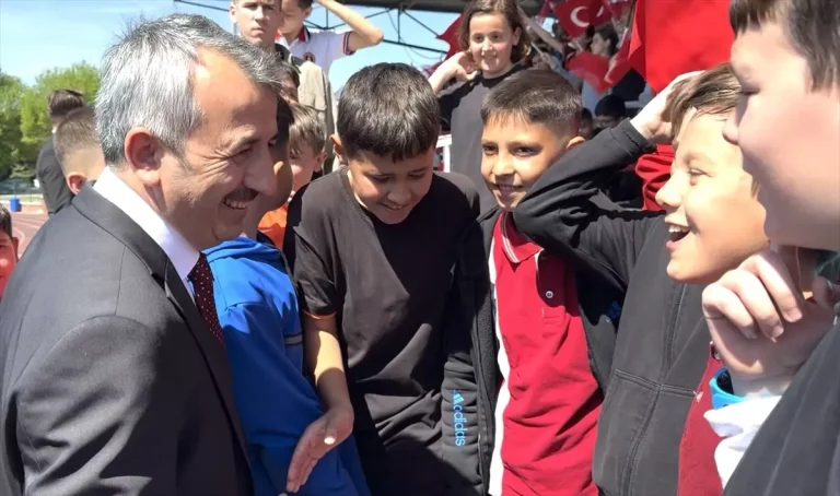 Edirne’de Öğrencilerden Vali’ye Saha Talepleri