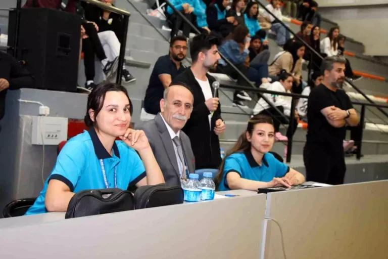 Erciş’te Voleybol Turnuvası Coşkuyla Tamamlandı