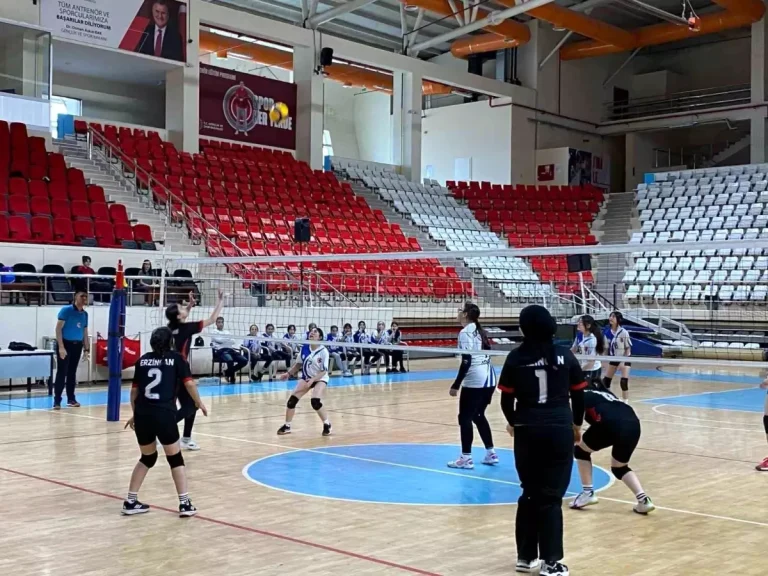 Erzincan’da Voleybol İl Birinciliği Başladı