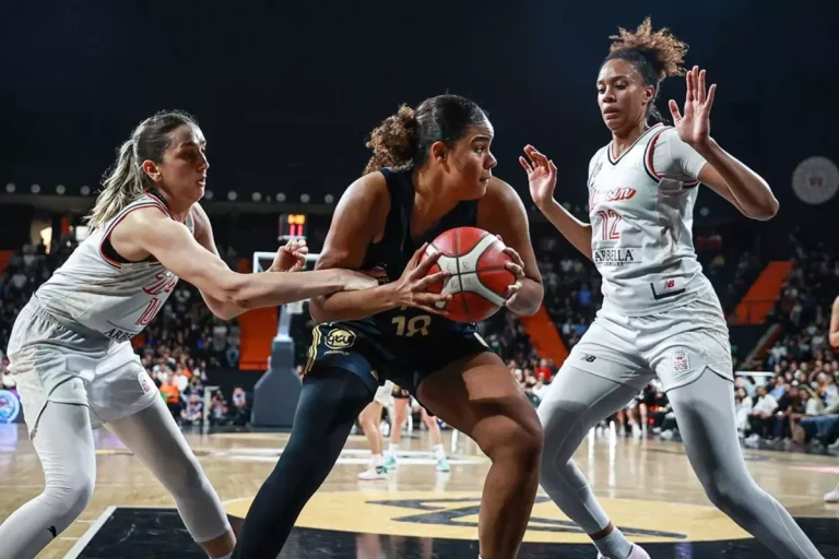 Fenerbahçe Opet, Kadınlar Basketbol Süper Ligi’nde şampiyon oldu