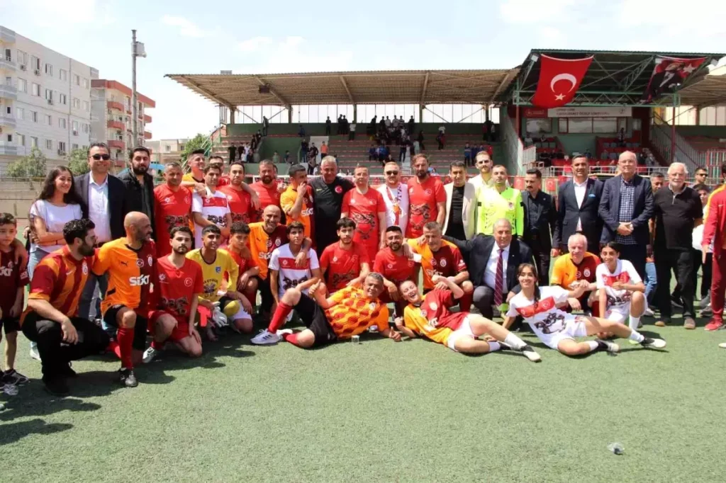 Galatasaray efsaneleri Cizre’de dostluk maçı oynadı