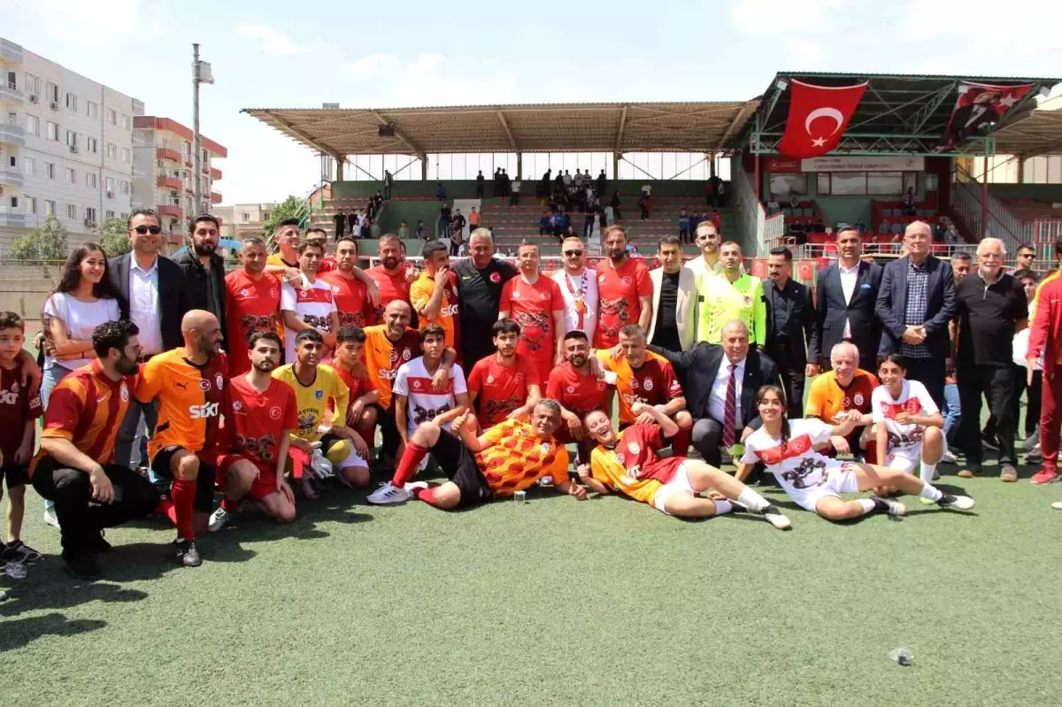 Galatasaray efsaneleri Cizre’de dostluk maçı oynadı
