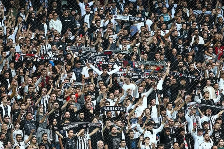Geldiğinde taraftarı heyecandan uyutmayan yıldız futbolcu Beşiktaş’tan ayrılıyor