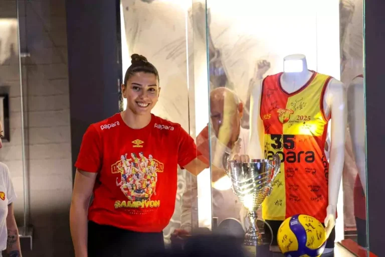 Göztepe Voleybol’da Ceren ile Yeni Sözleşme