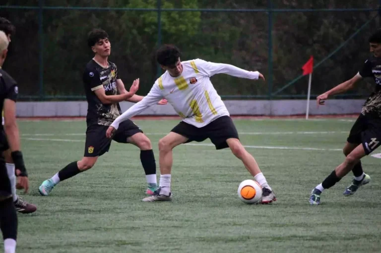 Karabük’te U-18 Türkiye Futbol Şampiyonası Başladı