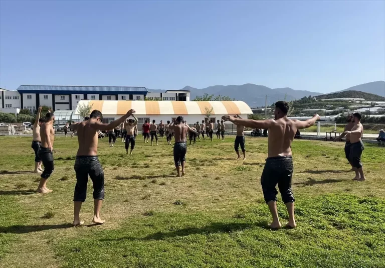 Kumluca’da Yağlı Güreşçilerin Yeni Sezon Hazırlığı