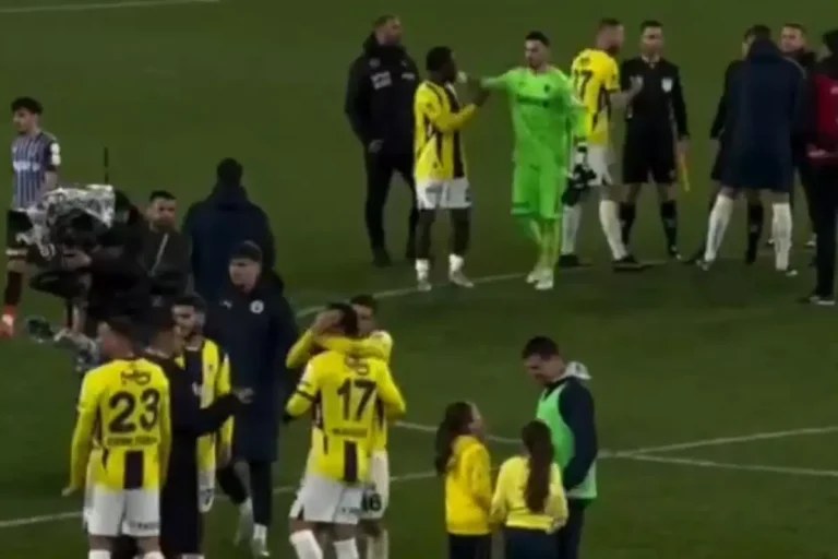 Mağlubiyete değil buna takıldılar! Fener maçında kayda alınan görüntü Trabzon’u karıştırdı