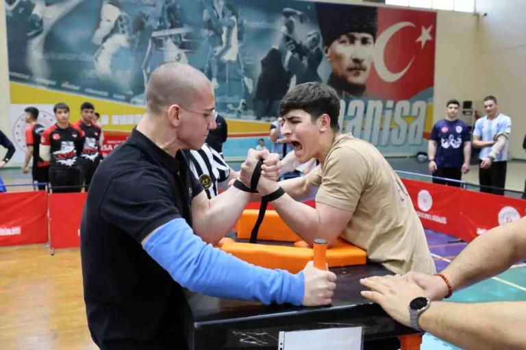 Manisa’da Okul Sporları Bilek Güreşi Türkiye Birinciliği Başladı