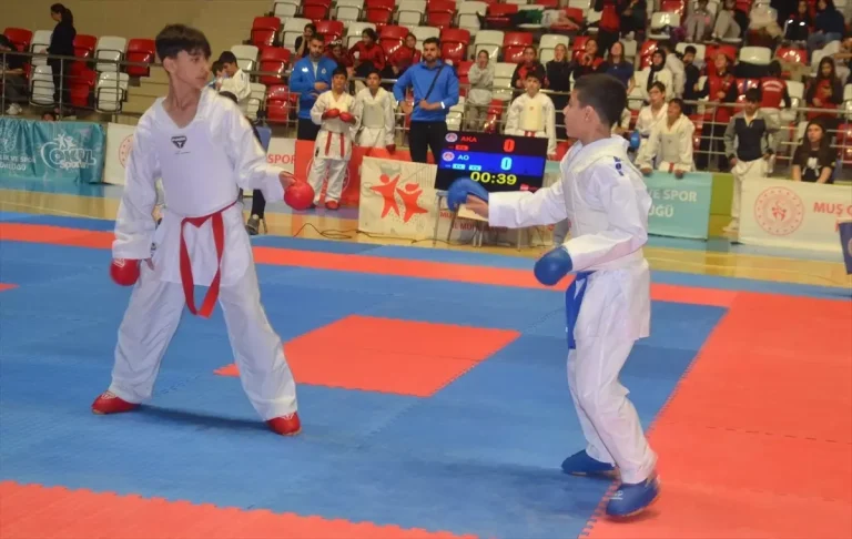 Muş’ta Karate Şampiyonası Başladı