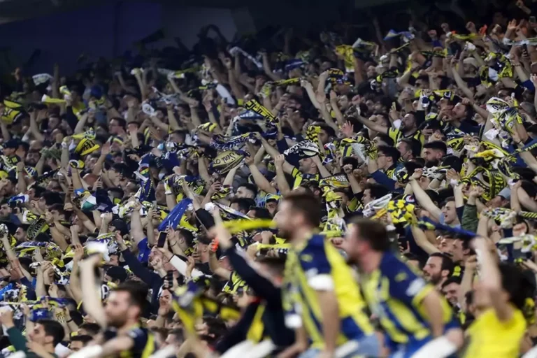 Nereden nereye! Fenerbahçe’nin golcüsü kasiyer oldu