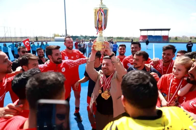Nevşehir Belediyesi SK Erkek Hokey Takımı Avrupa Şampiyonu Oldu