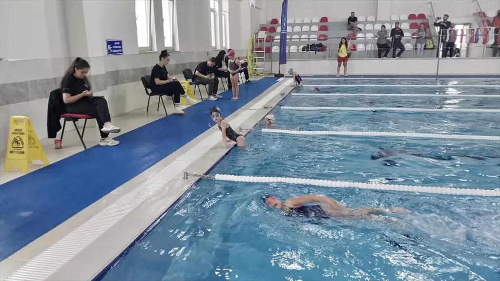 Ortaca’da 23 Nisan Yüzme Yarışları