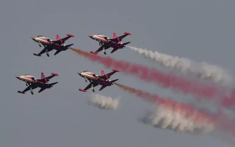 Türk Yıldızları’ndan Nefes Kesen Gösteri