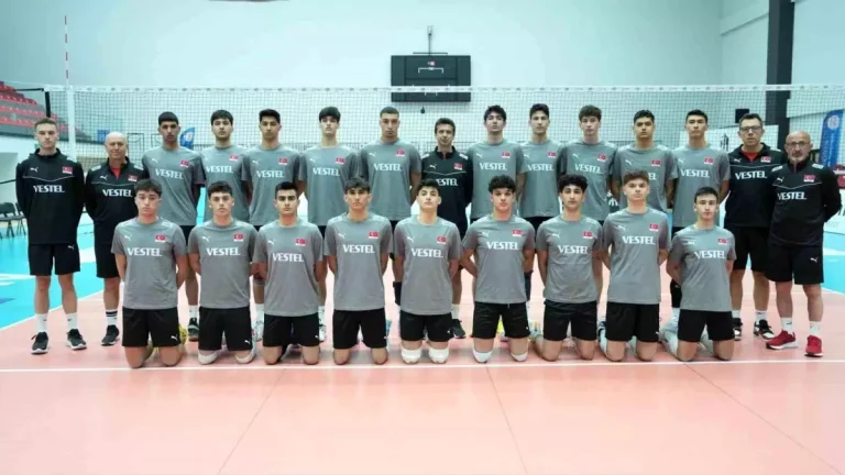 U19 Erkek Milli Voleybol Takımı Alanya’da Kamp Yapıyor