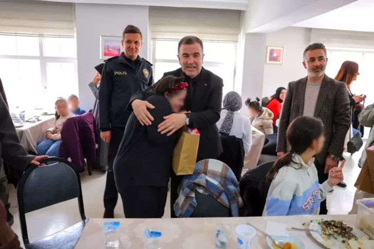 Vali Eldivan, Özel Öğrencilerle Yemekte Buluştu
