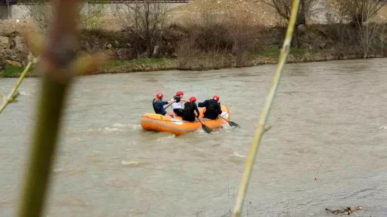 Yağmurda Rafting Heyecanı